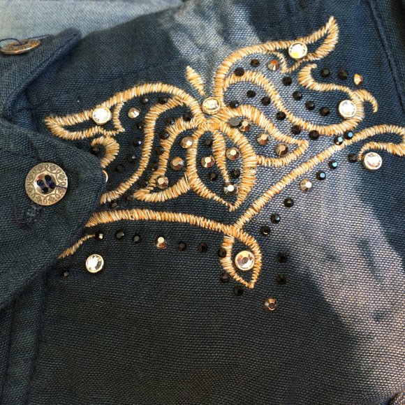 Miss Me Womens Sleeveless Embroidered Blouse Medium Blue Rhinestones Pearl Snap - Picture 6 of 10